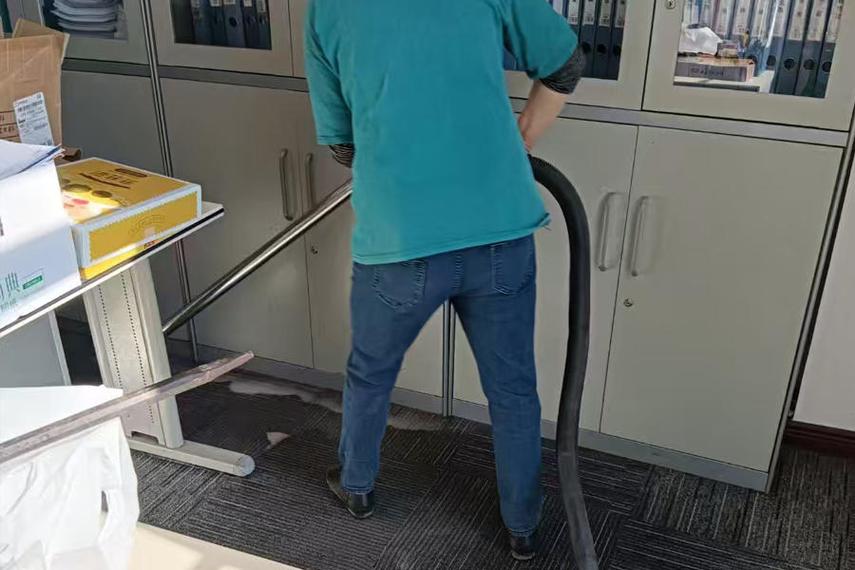 工厂保洁外包服务怎么选公司？以快洁优保洁为例谈工业保洁与软件外包的协同价值